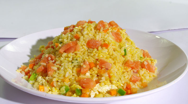 鸡蛋火腿炒米饭