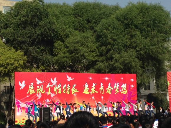  p>西宁市第七中学地处西宁市城西区中华巷一号.