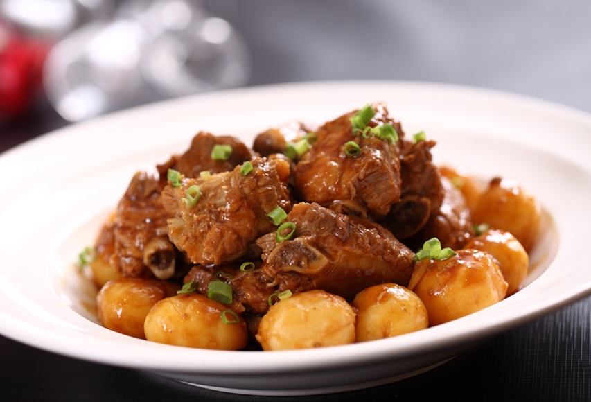 鸽蛋土豆焖排骨