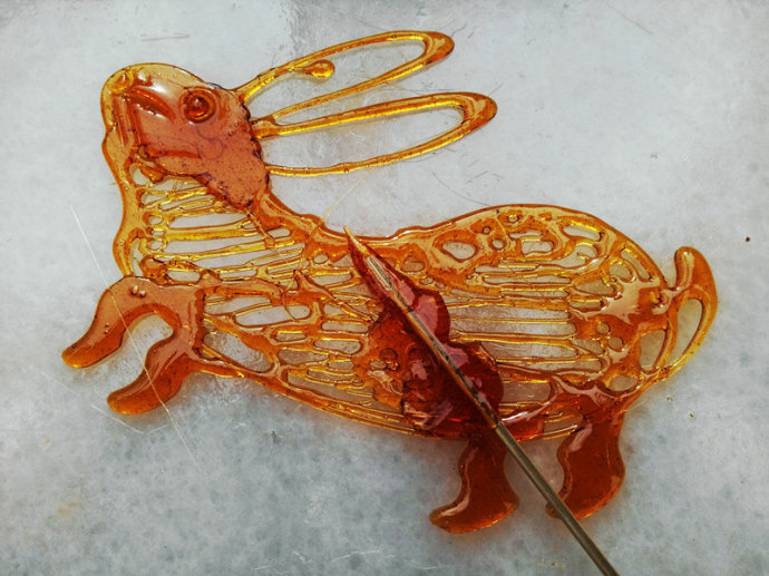 糖画,顾名思义,就是以糖做成的画.