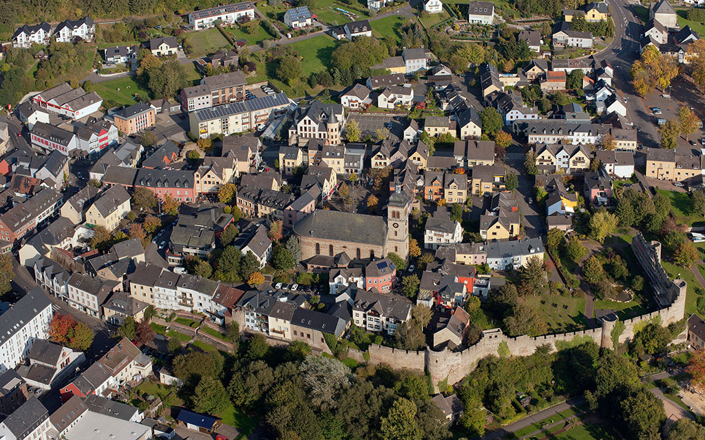  p>莱茵兰,旧地区名.也称"莱茵河左岸地带".
