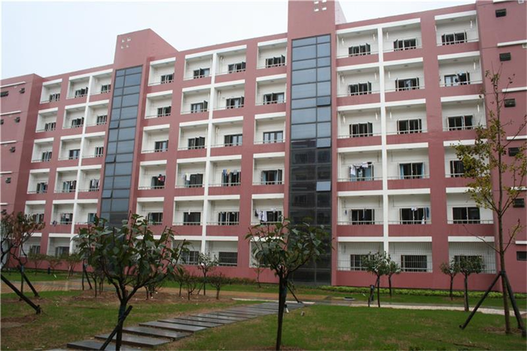  p>山东省青岛第六十七中学或称青岛崂山一中,全称山东省青岛市崂山区