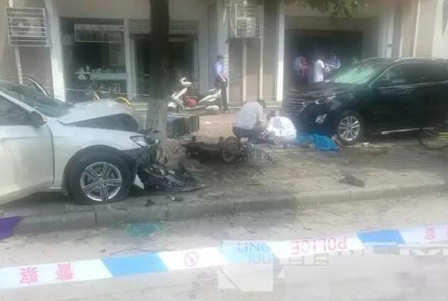  p>2018年8月18日13时,江苏省南京市江宁开发区通淮街公交站台附近,一