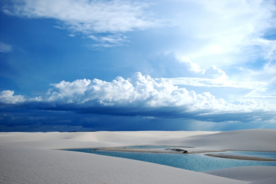  p data-id="gnwtqwf60t">中国白沙滩所以得名是因为细白如银的沙滩