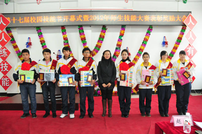 省商务学校即原黑龙江省供销学校,始建于1952年,位于省会哈尔滨市,是