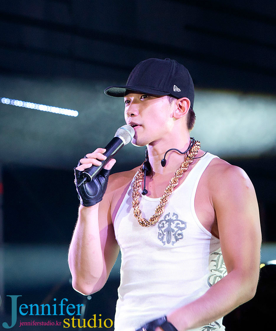  p>郑智薰(rain),1982年6月25日出生于韩国首尔,韩国流行男歌手,演员