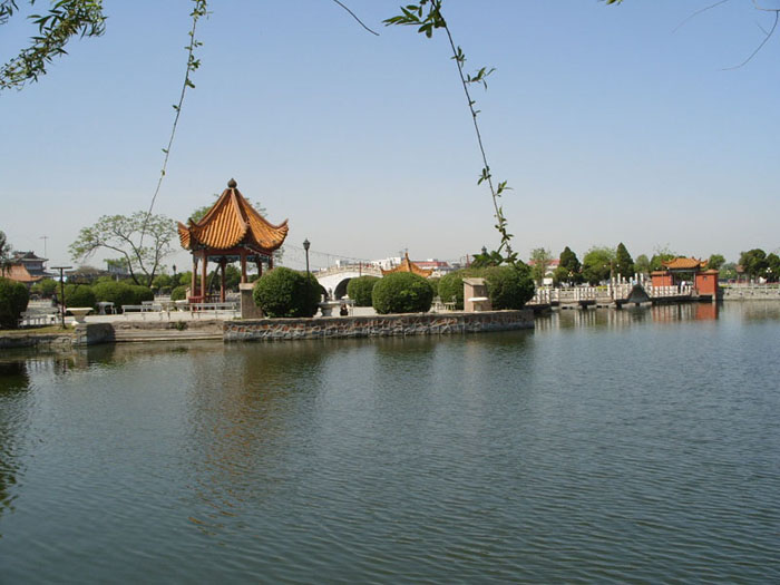 data-lemmaid="1003949">开封市 /a>龙亭区中山路北端,按清万寿宫布局