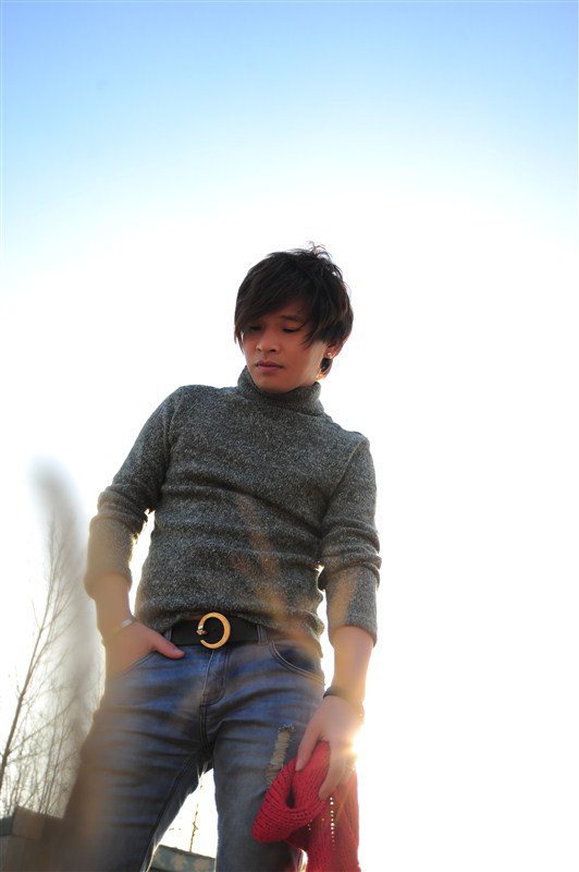  p data-id="gnarvyifml">《向全世界宣布爱你》是冷漠演唱的歌曲,由