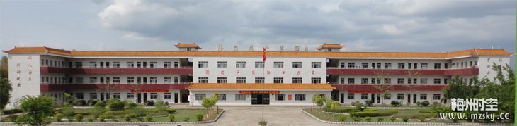  p>兴宁市叶塘中学位于兴宁市的中部地区.