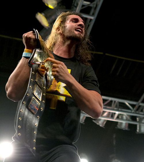  p>塞斯·罗林斯(seth rollins),本名colby lopez,是一位目前效力于