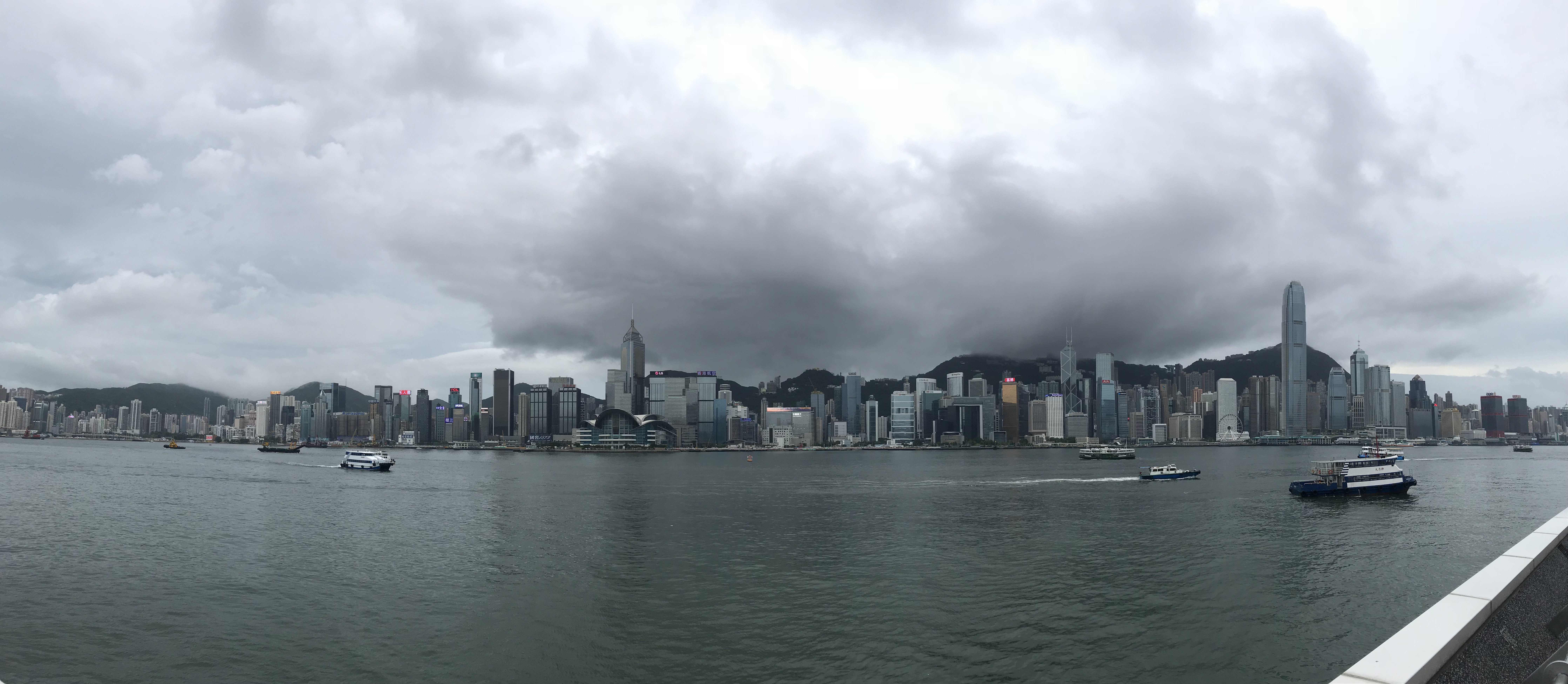  p>维多利亚港(英语:victoria harbour)简称维港,是位于 a target="