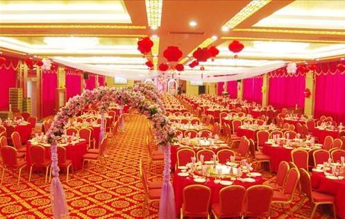  p>扬州京江大酒店是江都第一家四星级酒店,京沪,宁通,淮江高速公路