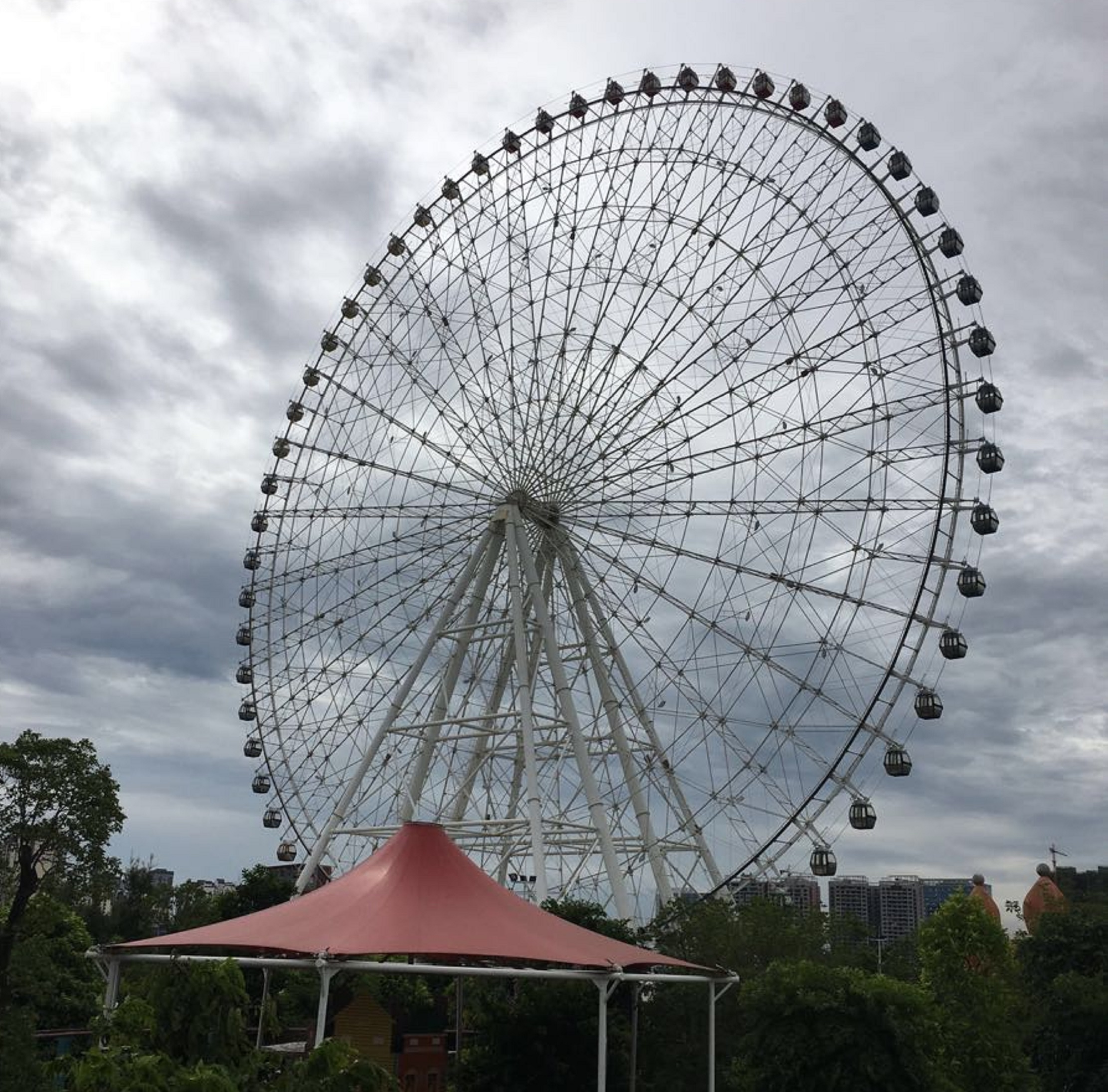  p>南宁凤岭儿童公园是重金打造广西最大的陆地和水上的综合性休闲