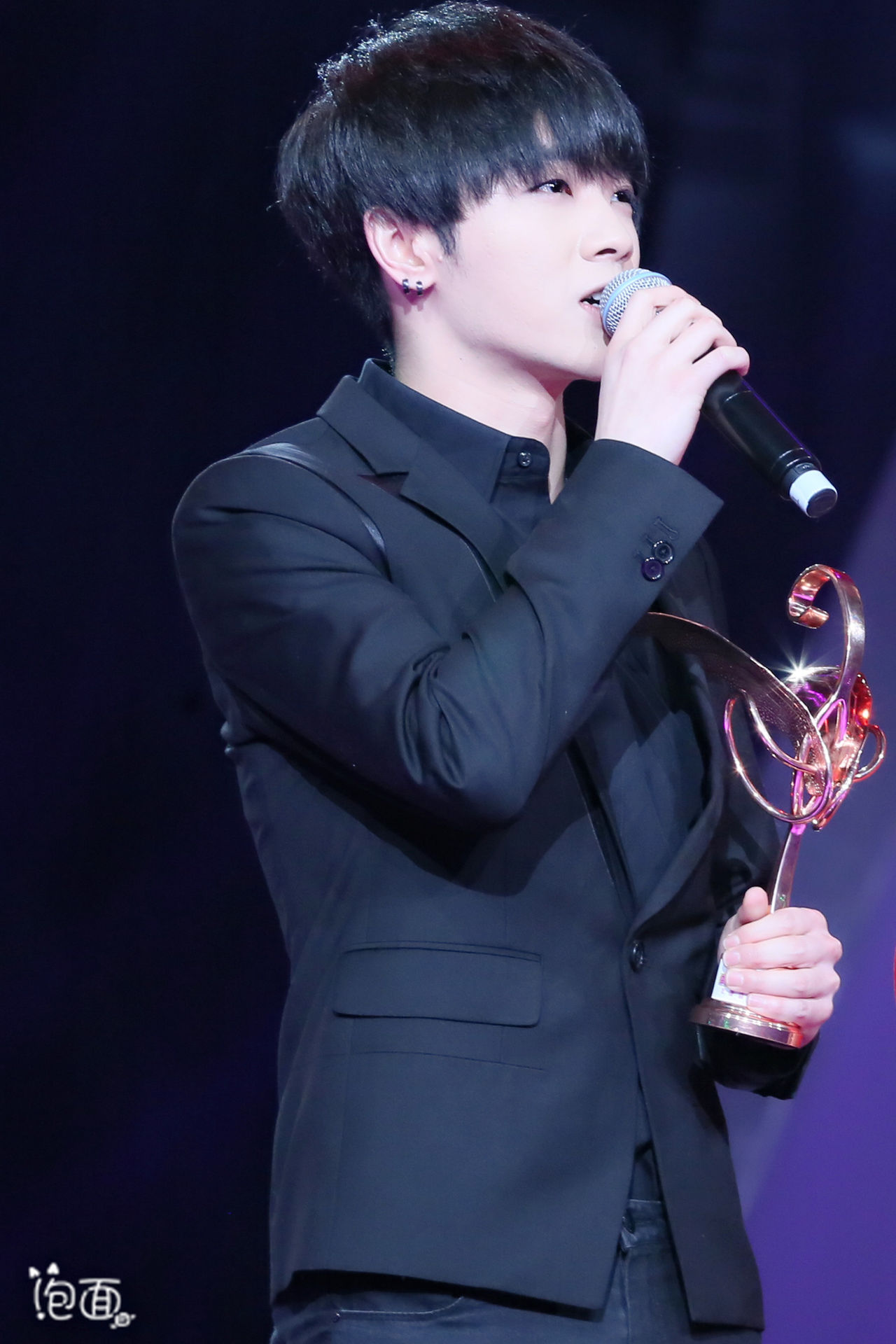  p>华晨宇,1990年2月7日生于湖北省十堰市,中国内地流行乐男歌手,作曲