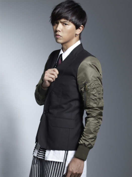  p>黄鸿升( i>1983年11月28日-2020年9月16日 /i>),出生于台湾省台北