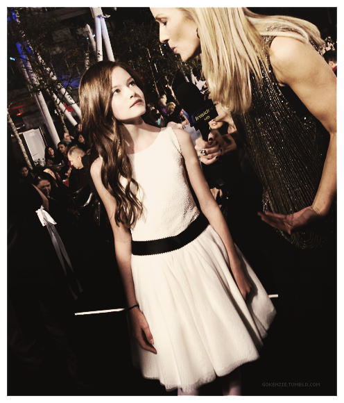  p>麦肯基·弗依 i>(mackenzie foy) /i>,2000年11月10日出生于美国