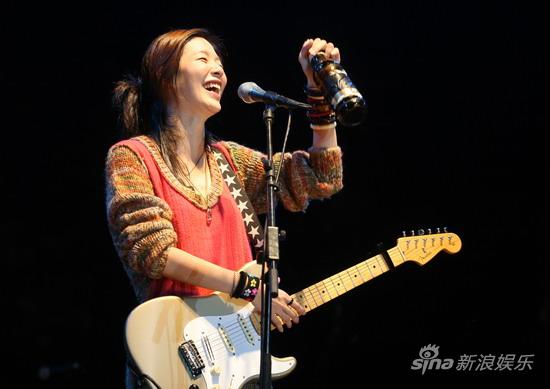>张悬 /a>演唱的一首歌曲,由 a target="_blank" href="/item/吴青峰