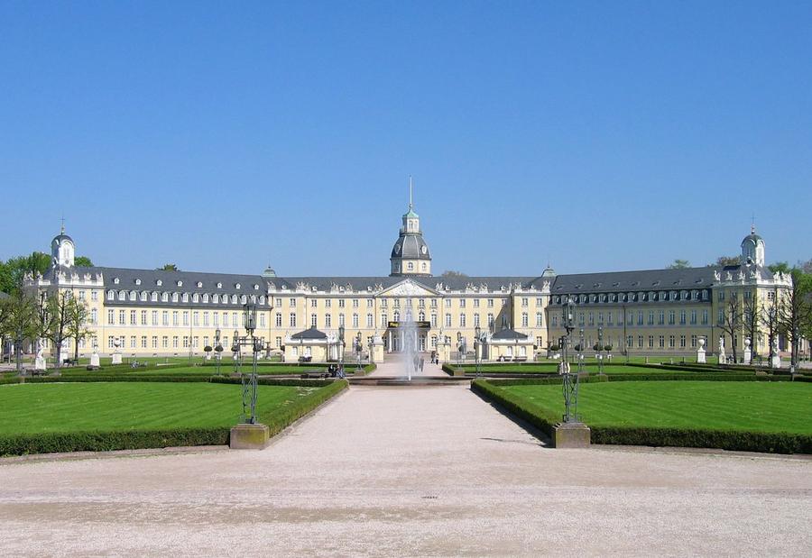 data-id="go0egq2dn3">埃森经济管理应用技术大学(以下简称:fom大学)