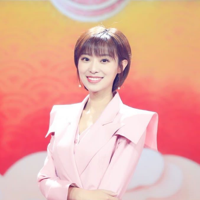  p>陈赛,汉族,出生于山东济南,毕业于中国传媒大学,北京卫视主持人