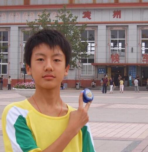  p>杨阳,男,是《快乐星球2》角色,由唐晨饰演. /p>