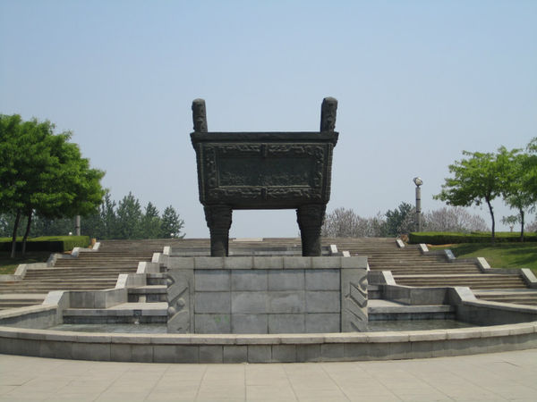 不久前笔者游览了大连市甘井子区鼎山公园 /p>