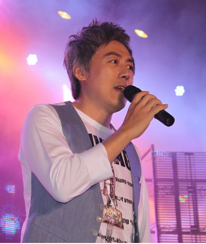 ,本名张博翔,1967年4月30日出生于台湾省台北市