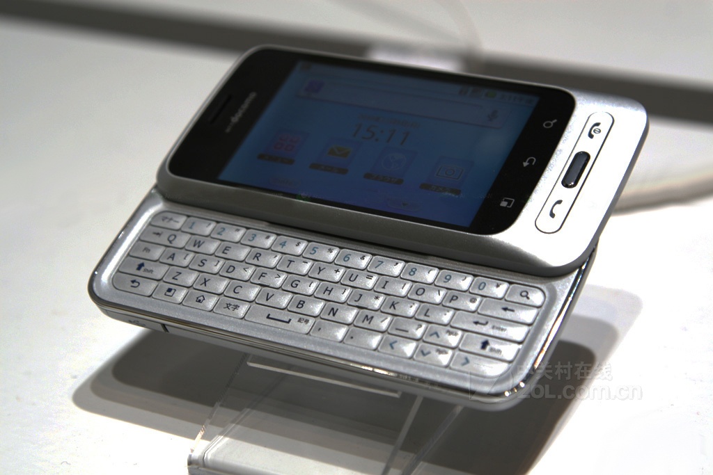  p>lg l-04c是一款侧滑盖手机,触摸屏为电容屏. /p>