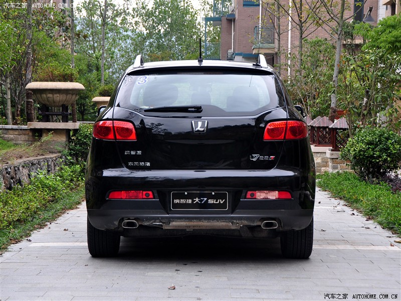  p>纳智捷大7是一类汽车的称呼,共有法瓷白,宝石黑,星砂银,铂金橙四款