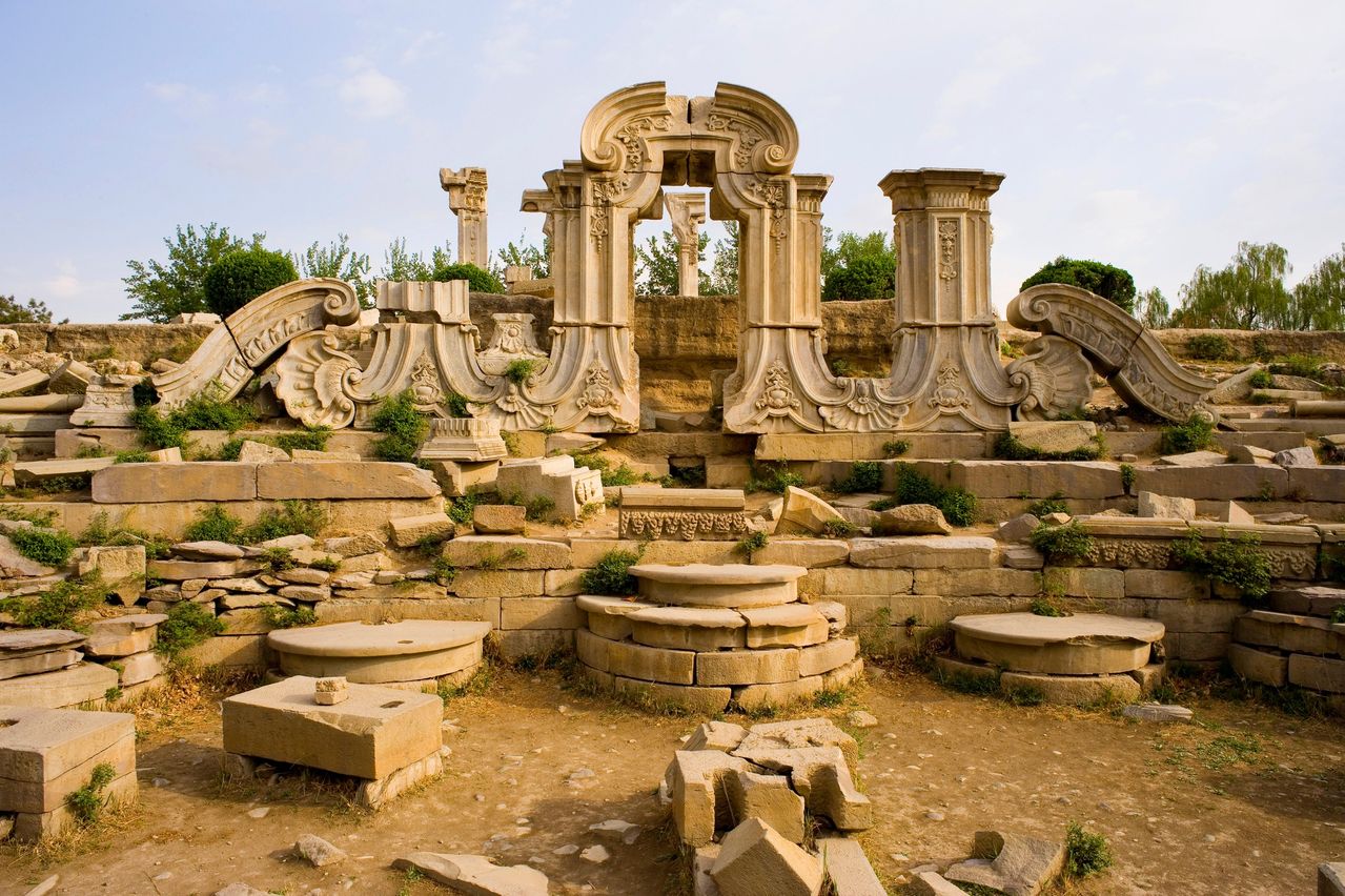  p>圆明园是中国清代大型皇家园林,位于北京市海淀区,始建于1707年(清