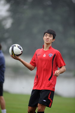  p>李建滨,1989年4月19日生于山东省滨州市,中国职业足球运动员.