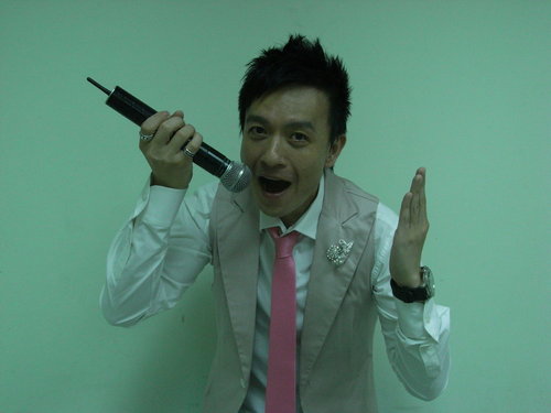  p data-id="gnrvm3n3ds">小钟,本名钟昀呈,1971年12月16日生于台湾