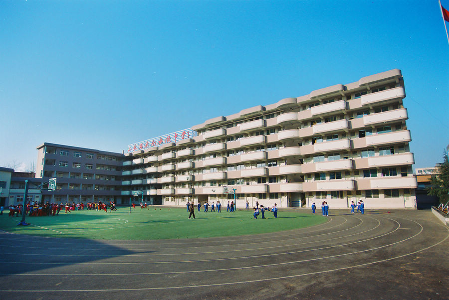 p data-id="gnhgmm3v9v">山东省济南济微中学校是槐荫区唯一一所九年
