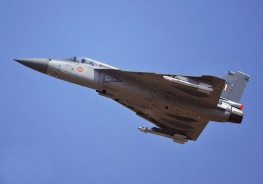  p>喷气战斗机是采用螺旋桨发动机的活塞式战斗机的更快速版本,它是靠