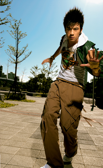  p>蔡尚甫(gino),又名宇腾,1980年1月30日出生于台湾省嘉义县,中国