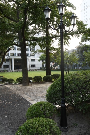  p>上海市第八中学是一所具有150余年历史的老学校,历经沧桑巨变.