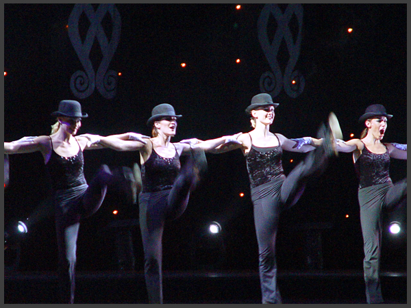  p>踢踏舞(英文:tap dance)是 a href="#">现代舞蹈 /a>风格的一种.