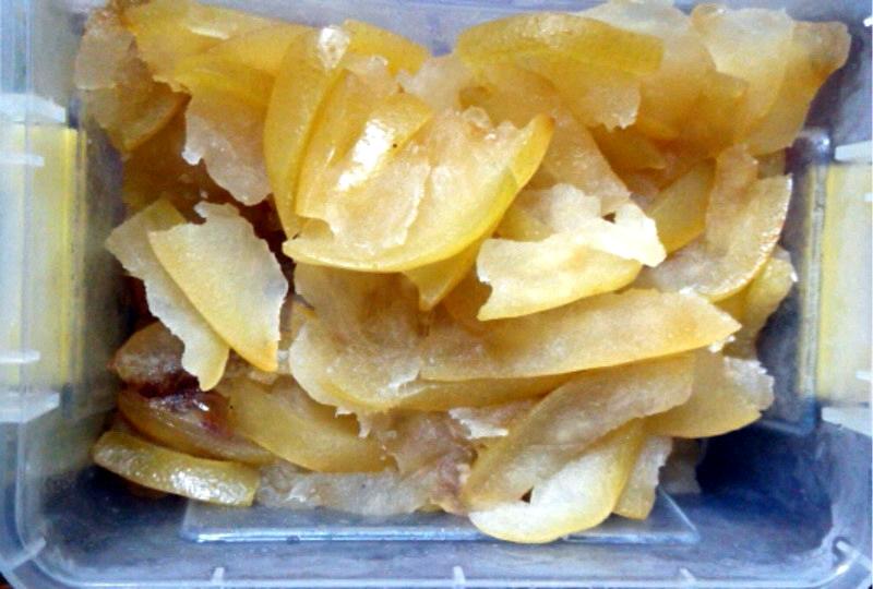  p>冰糖柚子皮是一道 a href="#" data-lemmaid="10777485">甜品 /a> 