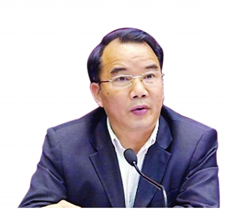 男,1958年9月出生,广东开平人,食品药品监督管理局党组书记,局长,兼任