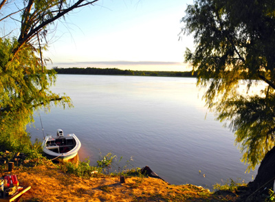  p>拉普拉塔河- a href="#" data-lemmaid="4143028">巴拉那河 /a>