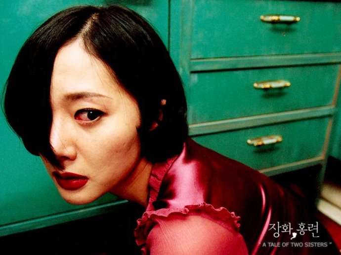 《蔷花,红莲》是一部拍摄于2002年的恐怖悬疑电影,由韩国导演 a