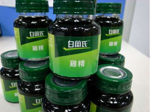  p>每瓶白兰氏鸡精选用符合出口新加坡,日本等国标准的天然健康鸡只