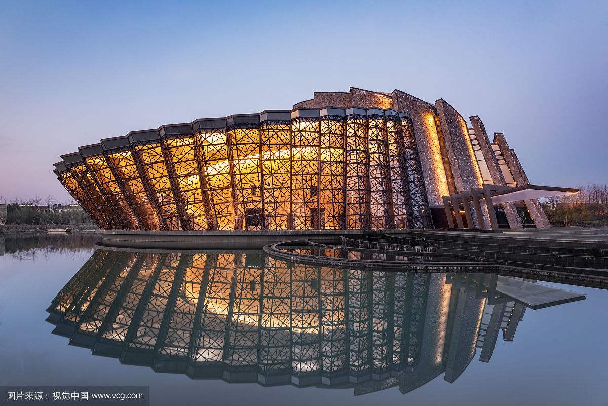  p>乌镇大剧院位于浙江省嘉兴市桐乡市乌镇西栅景区.乌镇大剧院西侧.