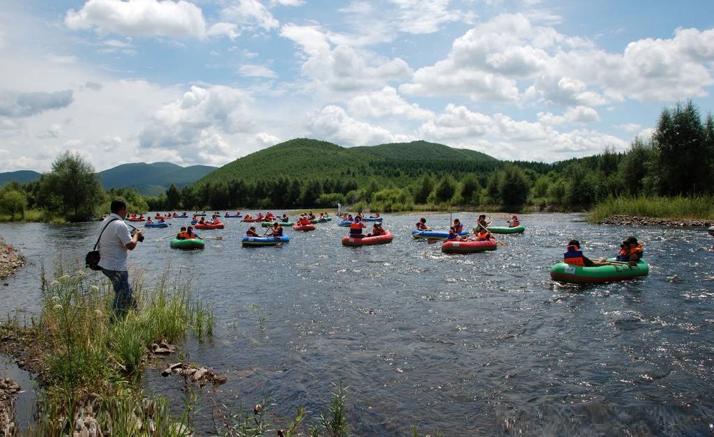  p>巴林林业局位于呼伦贝尔市牙克石市境内大兴安岭中段东南坡,雅鲁河