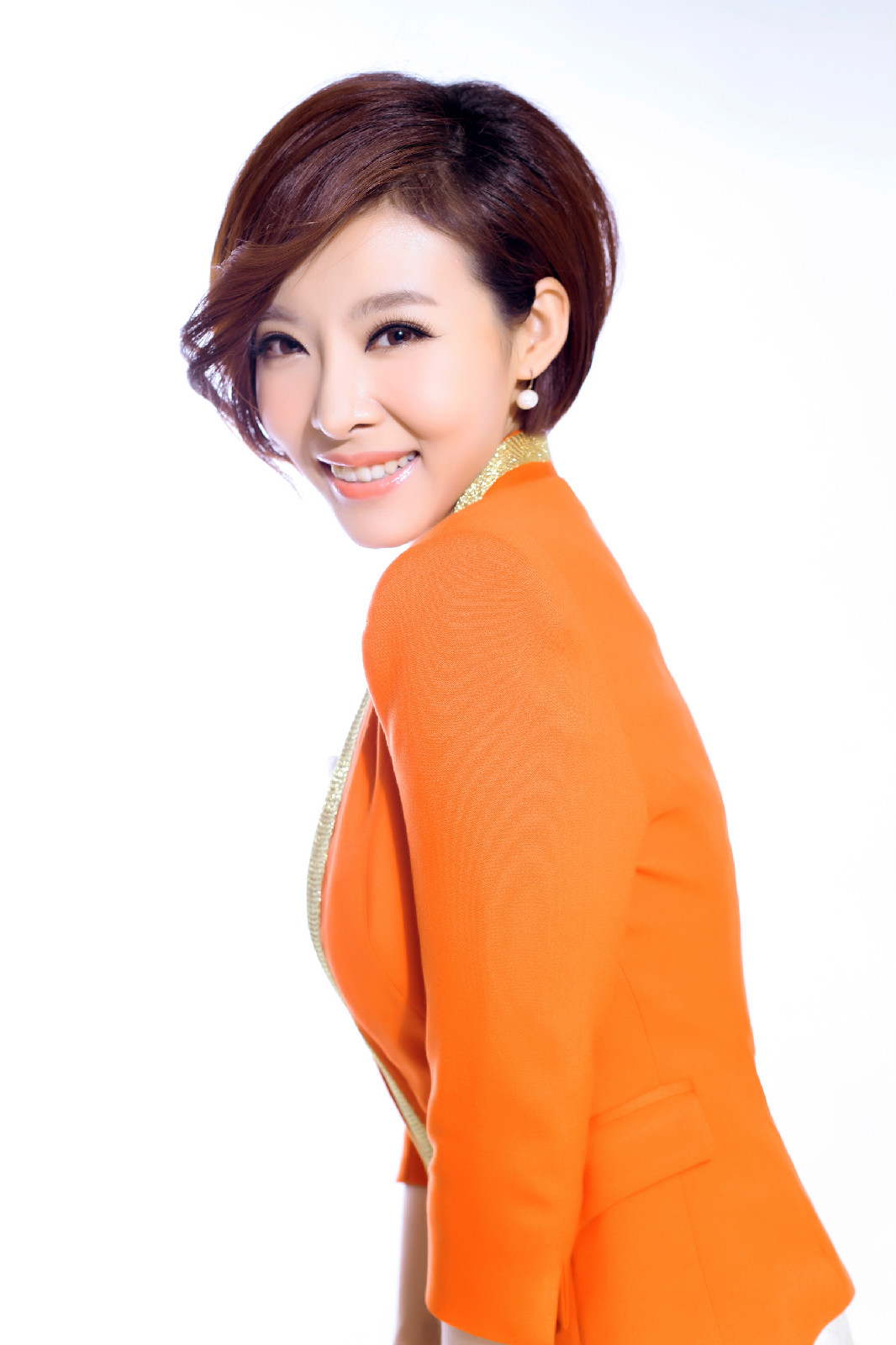 新淼 /i>),1988年6月22日出生于河北省石家庄市,中国内地节目主持人