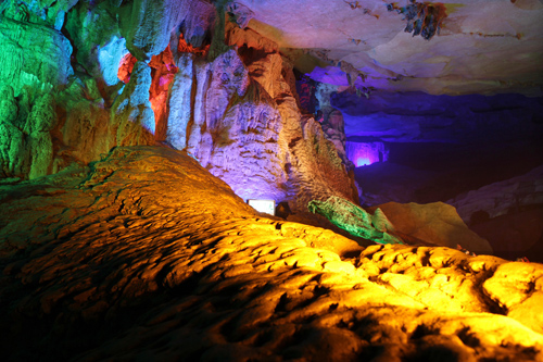 data-lemmaid="4271876">香桥岩 /a>九龙洞有"龙,藤,沙,池"四绝的