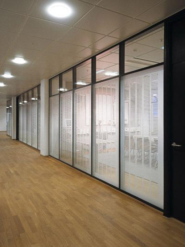  p data-id="gnwofshwbs">玻璃隔断又叫高隔墙, a target="_blank"