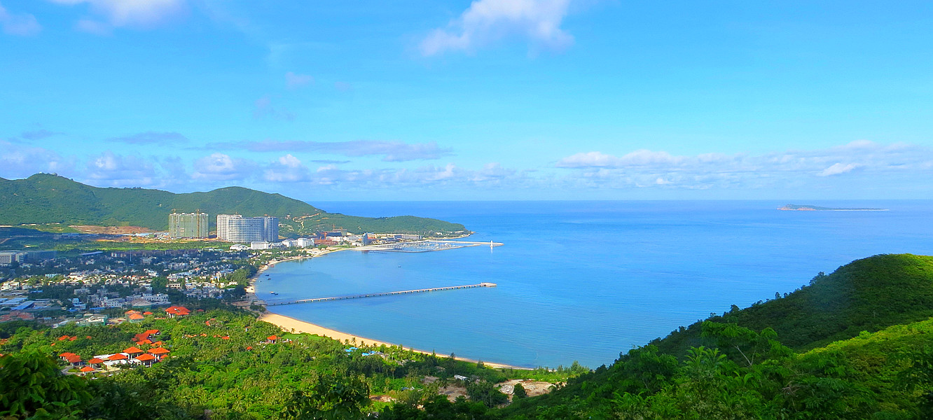  p>鹿回头风景区,位于海南省 a target="_blank" href="/item/三亚市