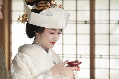 lemmaid="256413">和服 /a>的一种,在日本的婚礼上新娘穿的礼服(婚服)