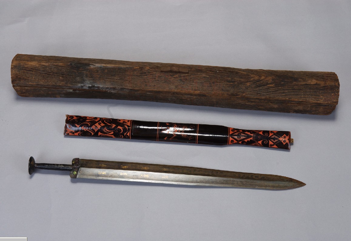 战国越王州勾错金铜剑