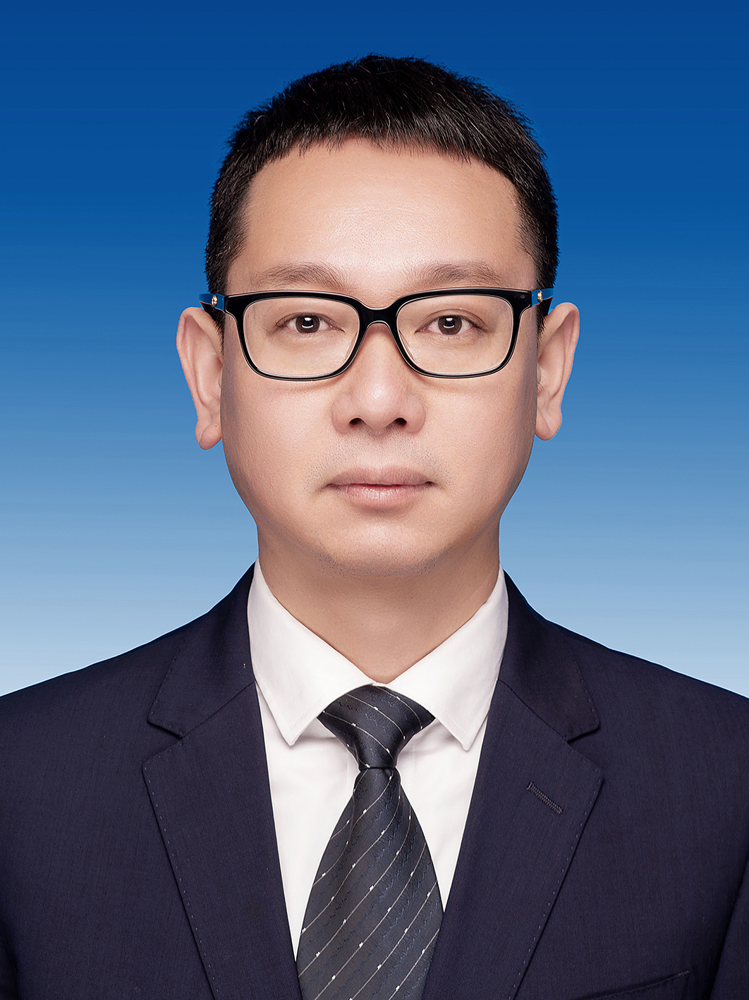 现任重庆市忠县新生街道党工委副书记,街道办事处主任.